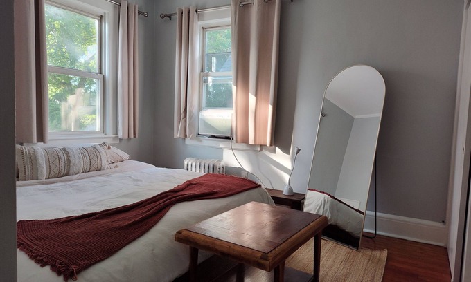 Maplewood House | Fully Private 1BR Home King Bed Walk to Train & Downtowns – Near NYC & EWR