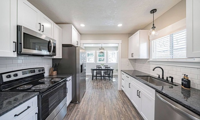 St. Anthony Cottage | Fully Renovated Cottage Close to Yellowstone & Rexburg, just off the highway!