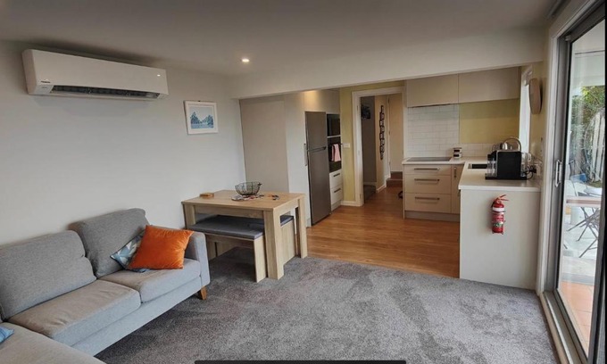 Cashmere Apartment | Fully Renovated Hillside Apartment Close To City