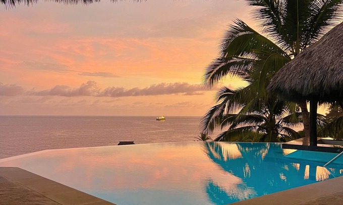 La Punta Villa | Fully staffed, luxurious 7,000 sq.ft oceanfront villa, with infinity edge pool