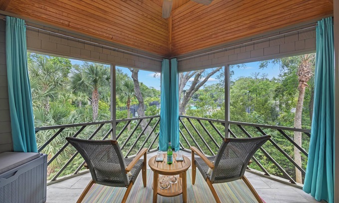 Kiawah Island Condo | Fully Updated Kiawah Tennis Club Villa! Screened Porch! NEW LISTING