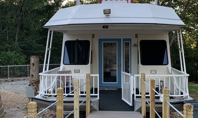 Omaha Boat Rental | FUN! BOAT Cabin w/Private hot tub quiet outdoor space. Cricket Marina & Branson