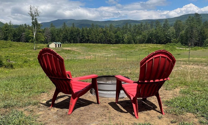 Wentworth Cottage | Fun Mountain Getaway with views and WIFI. Close to Mountains, Rivers and Lakes!