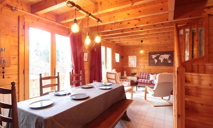 Les Carroz-d'Araches Ski Chalet | Functional chalet with stove and garage, near center and lifts