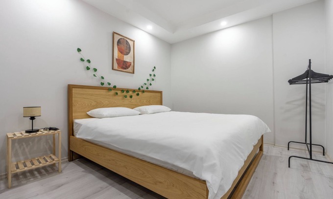 Antalya City Centre Apartment | Funky & Spacious: 2-Bedroom Colourful Escape Near Downtown!