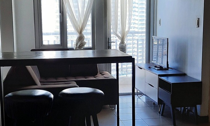 Bangkal Condo | Furnished 1BR | 40.61 SQM