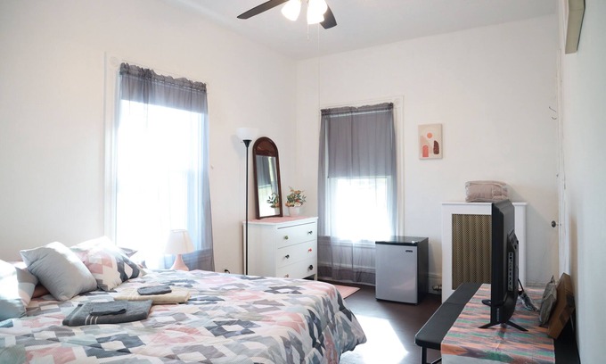 Roxbury Apartment | Furnished 3 Bedroom Apartment in the Heart of Boston!