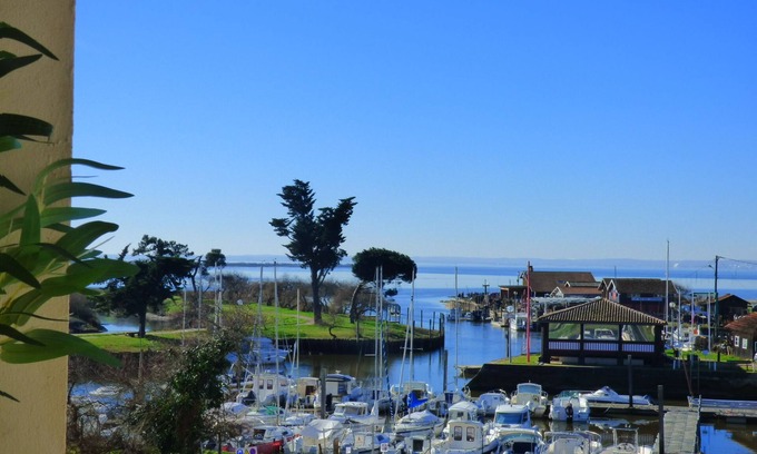 Lanton Apartment | Furnished 4 pers View of the Port and BASSIN D'ARCACHON - near shops and beach