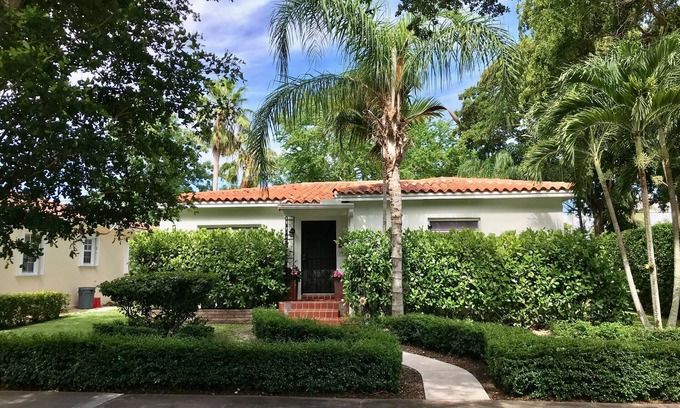 Coral Way House | Furnished Charming Miami Home in Upscale Coral Gables