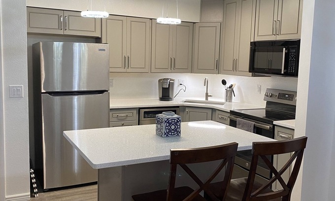 Aurora Condo | Furnished Condo for a month or more