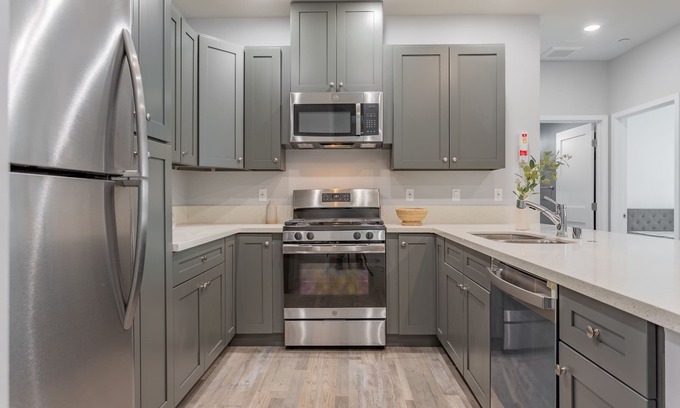 Wilshire House | Furnished Ktown 5 Bedroom Townhouse With Free Parking