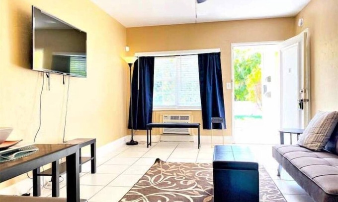 South Lake Apartment | Furry Friend's Furnished Flat 1-bedroom near beach