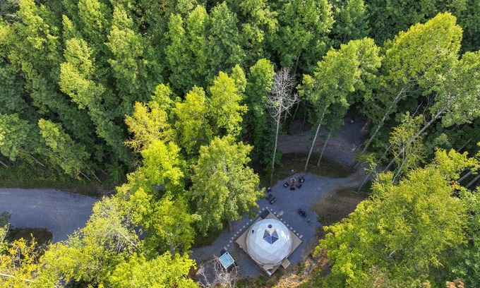 Cosby RV Rental | ➡️🛣️ Further up the Road Large Glamping Dome with Hot Tub, Fire Pit and Grill