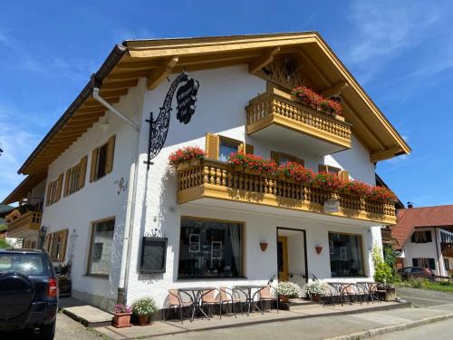 Unterammergau Apartment | Gästehaus u Ferienwohnungen Veronika incl Frühstücksbuffet und KönigsCard mit 200 kostenlosen Attraktionen