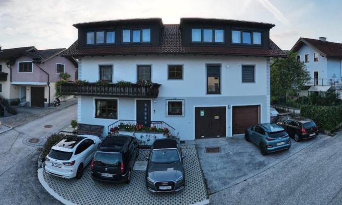 Mattsee House | Gästehaus & Vinothek Strasser