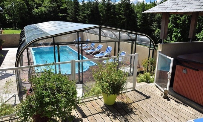 Plogonnec House | Gîte à Lopéau 8 personnes avec piscine/spa, proche mer, activités touristiques