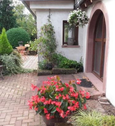 Langensoultzbach Apartment | gîte au jardin romantique pour 2 personnes