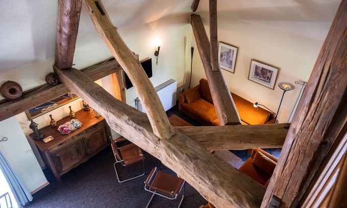 Demigny Apartment | Gîte Chambertin-Apartment-Private Bathroom-Garden view