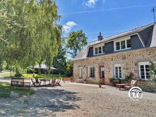 Ambrieres-les-Vallees House | Gîte de Villefeu, 8 personnes