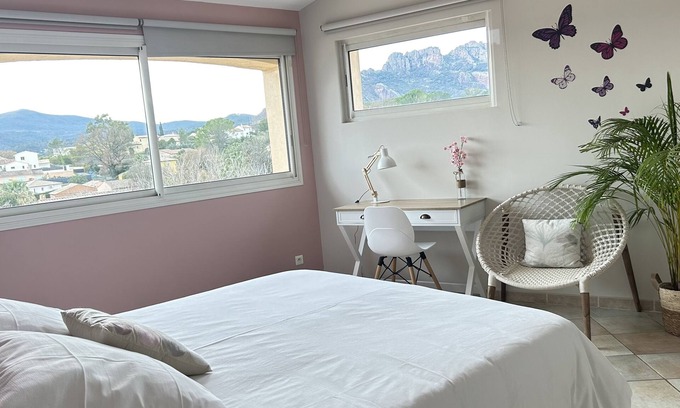 Roquebrune-sur-Argens Apartment | Gîte des Figuiers - Appartement Avec Piscine, Jacuzzi, Parking