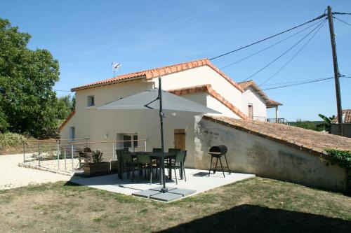 Louin House | Gîte du Four Banal