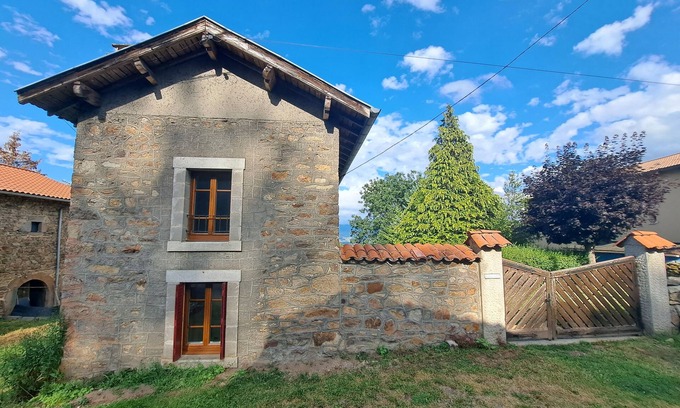 Champetieres Cottage | Gîte en Pierre à la Montagne à Proximité de Sentiers de Randonnées