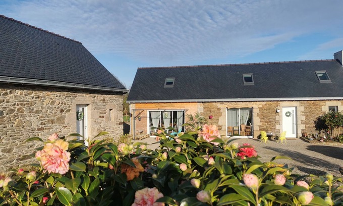 Plouigneau House | Gîte Familial de La Grande Hermine à Moins de 17 Min. des Plages de Locquirec