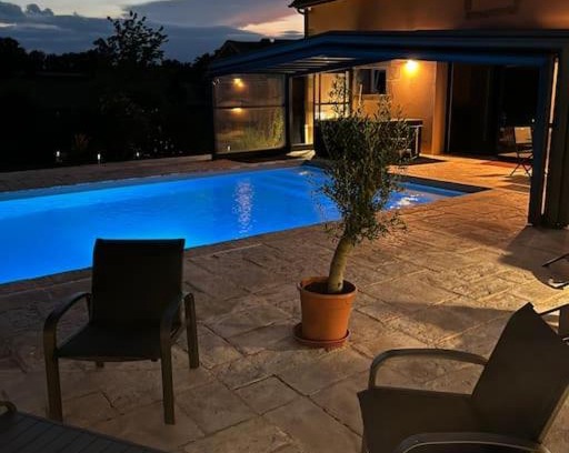 Couzon House | Gîte la bergerie, piscine chauffée,
