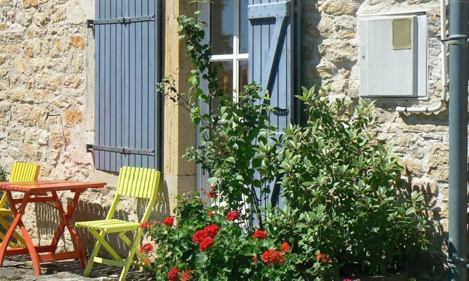 Saint-Laurent-la-Roche House | Gîte "La Varine"