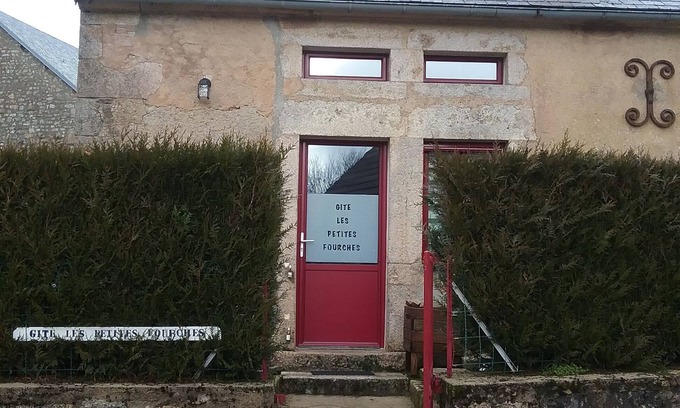 Saint-Brisson House | Gîte les petites fourches, Burgundy, Morvan Park. Rated 3 stars.