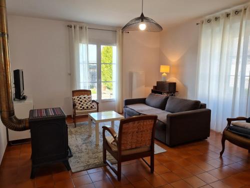 Saint-Sigismond House | Gîte moderne avec jardin, terrasse et parking privé - FR-1-590-538