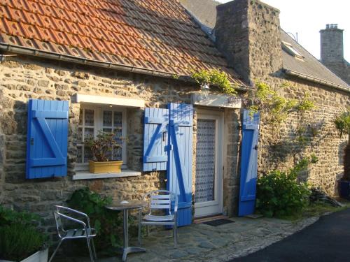 Surtainville House | Gîte "ROSE des SABLES" - PISCINE jusqu'au 15 SEPTEMBRE, JARDIN BOTANIQUE, COMMERCES &MER