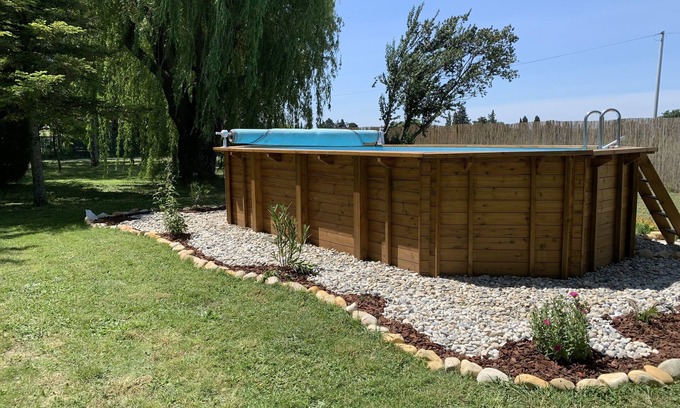 Tulette Cottage | Gîtes in the vineyards, park, swimming pool, playground, pétanque court, spa .