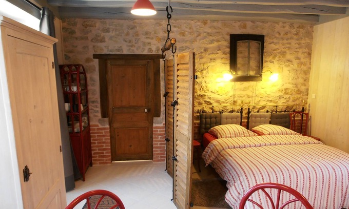 Decize Cottage | Gîtes, Maisonette, guest room, bikes welcome, DECIZE
