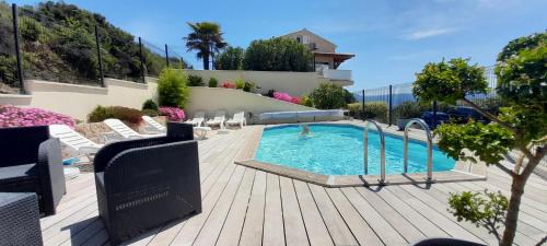 Alata House | Gîtes Sassone, piscine, jacuzzi et vue mer panoramique sur Ajaccio