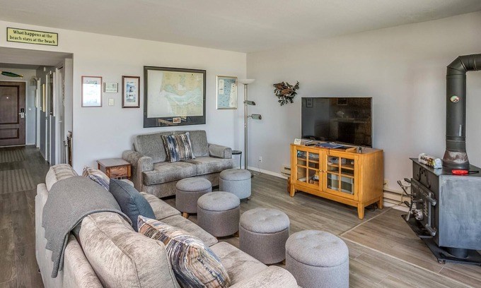 Gearhart Condo | G712 2 Bedroom 4th Floor ADULTS ONLY, No Cleaning Fees