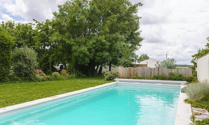 Puyravault House | Gabae Les Volets Verts - Holiday Home with Private Barbecue