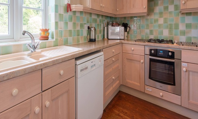 Corfe Castle Village Apartment | Gable Cottage, Corfe Castle. Sleeps 6 & baby
