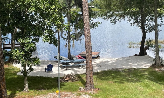 Hawthorne House | Gainesville Area Lakefront Home (Riley Lake) CANOE JONBOAT KAYAKS Unlimited Wifi