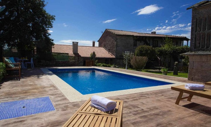 Cerdedo House | GALICIA VILLAS. Boutique rural house with pool and lush garden.