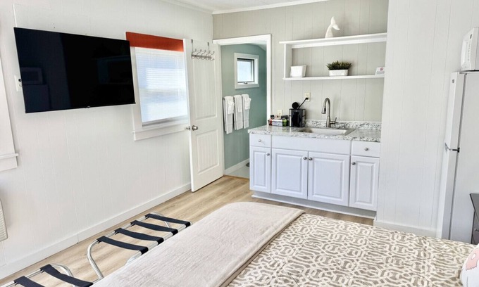 Hulls Cove Hotel | Gallagher's Travels Room 15 (King Suite)