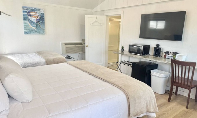Hulls Cove House | Gallagher's Travels Room Four (King and Twin)