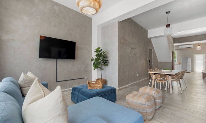 Miramar Apartment | Gallery View | Modern and Urban Unit