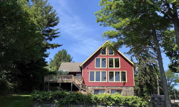 Broadalbin House | Galway Lake Getaway 3 Bedrooms, 2.5 Bath Sleeps 6