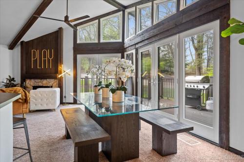 Fontana House | Game Lovers Getaway In Abbey Springs with Golf Cart