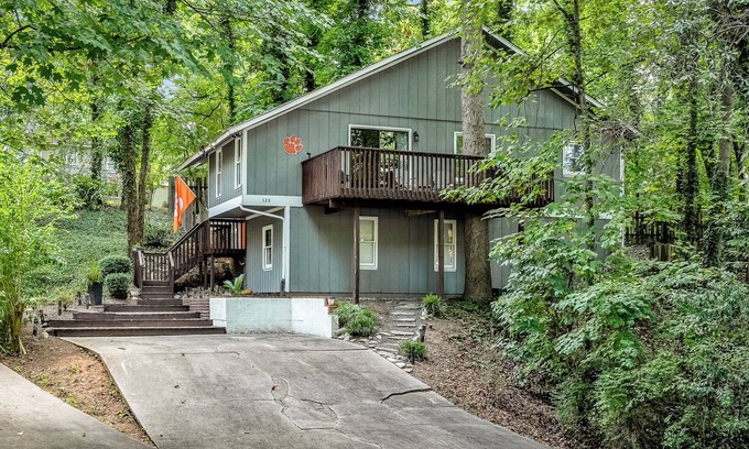Clemson House | Gameday Getaway! - Less than 2 miles from Death Valley!