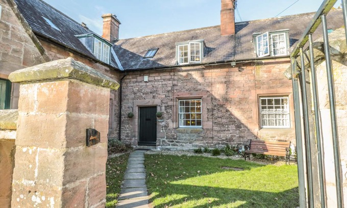 Chillingham Cottage | GAMEKEEPERS COTTAGE, pet friendly, with open fire in Chatton