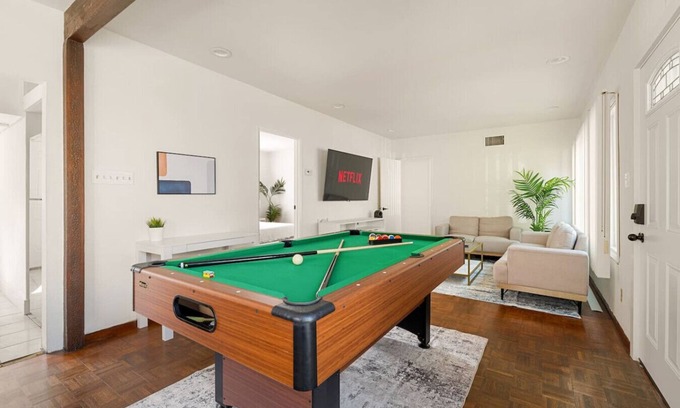 Glendale Apartment | Games & Yard | 10 Min to Universal Studios