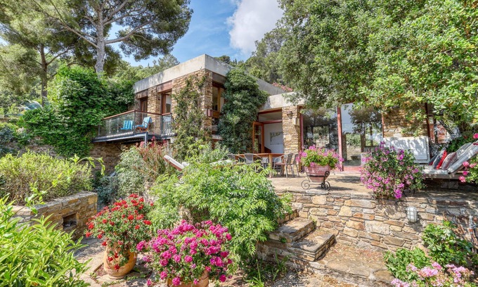 Cap Benat House | Gaou Bénat - House with sea view, 10 min walk from the beach - 8 beds