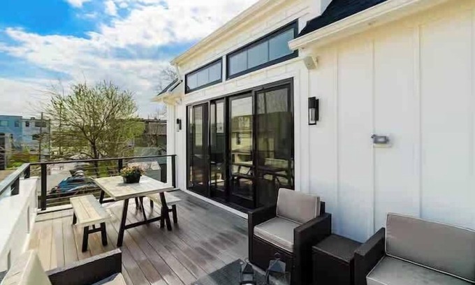 Downtown Columbus House | Garage Parking - Convention - Short North